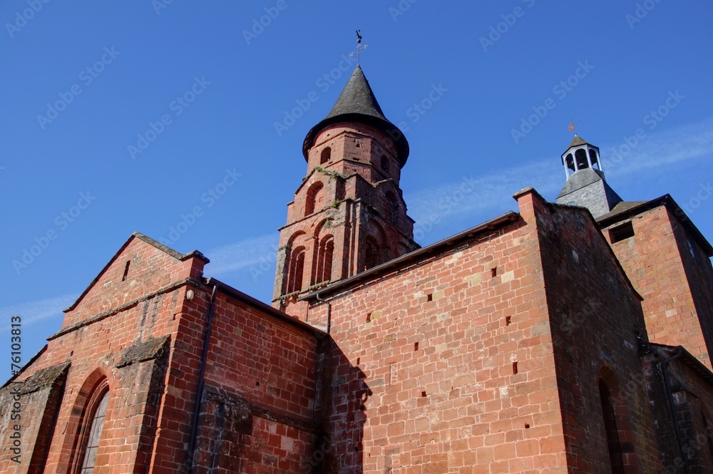 Fototapeta premium eglise de collonges la rouge