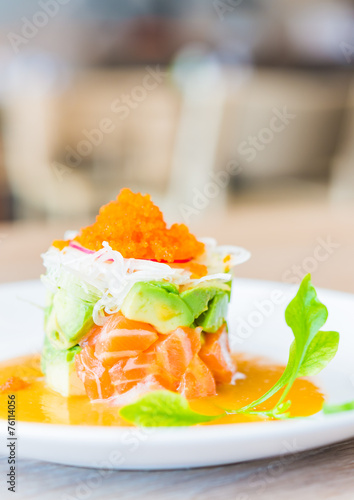 Tartar salmon salad