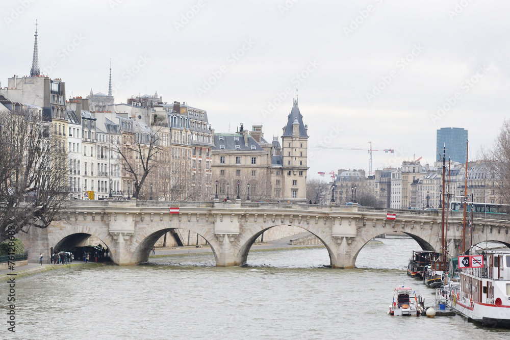 Fototapeta premium Bridge Pont Neuf across the Seine.