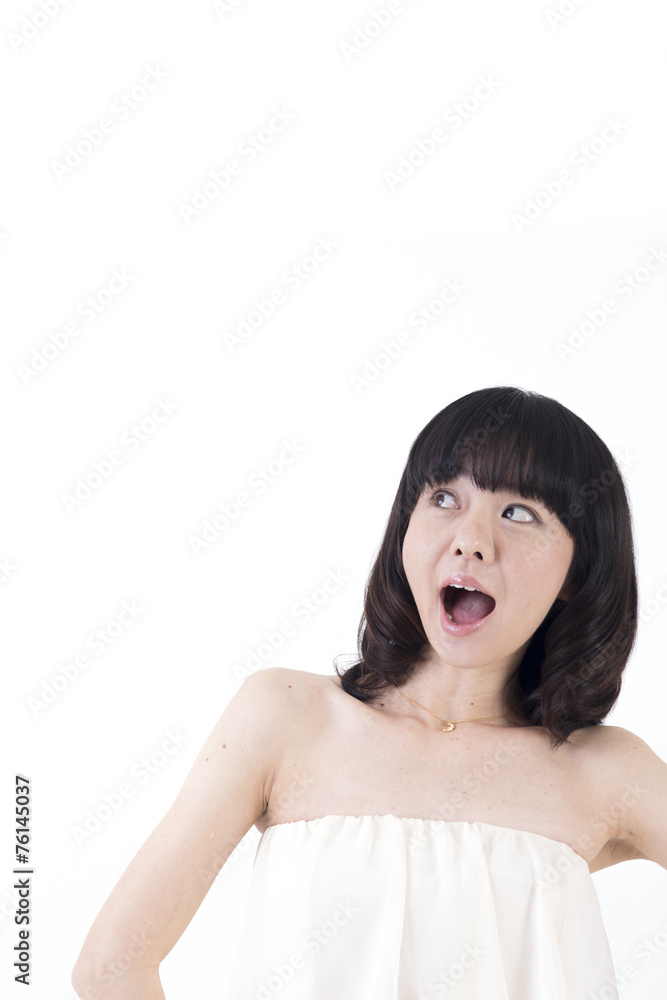 Fototapeta premium 商品をお勧めするアジア女性