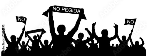 Menschengruppe gegen Pegida photo