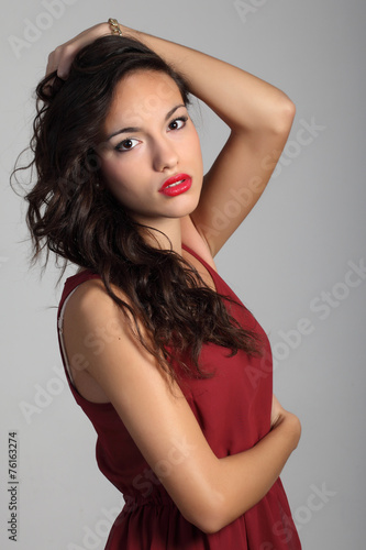 Ritratto di ragazza in studio