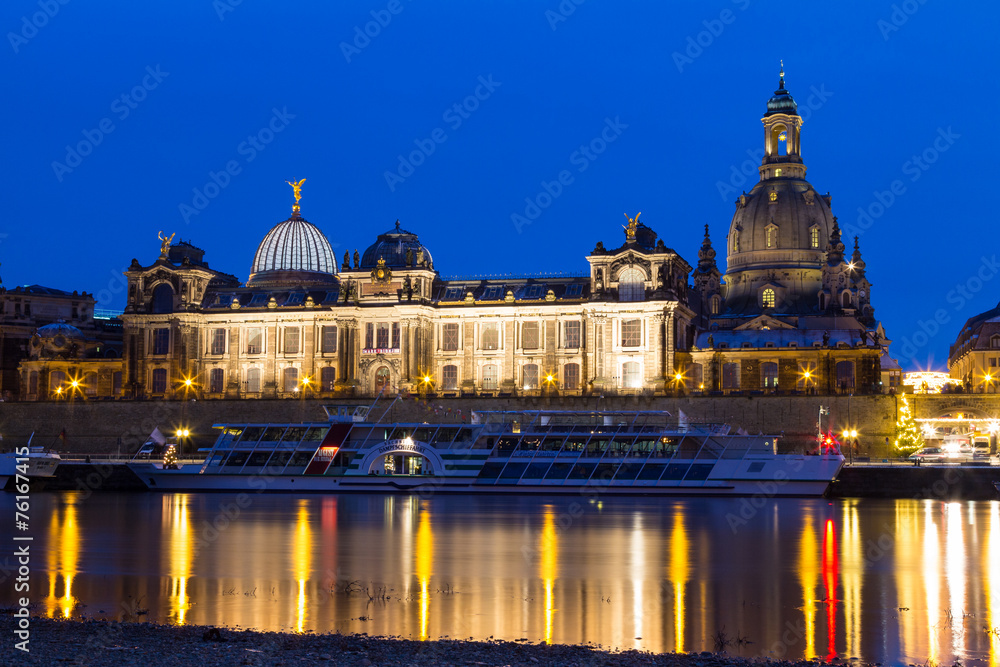 Fototapeta premium Brühlsche Terrasse Dresden zur Blauen Stunde