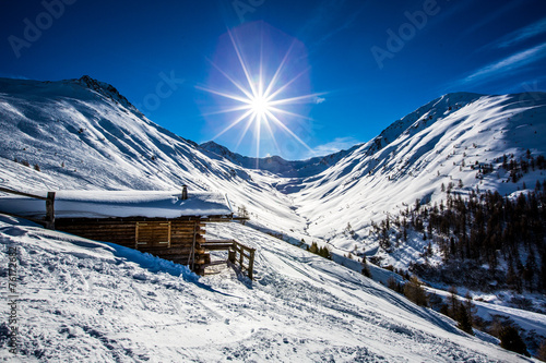 Skihütte in den Bergen bei Sonnenschein photo