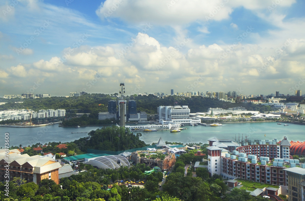 Вид на Сингапур с высоты Небесной башни острова Сентоза