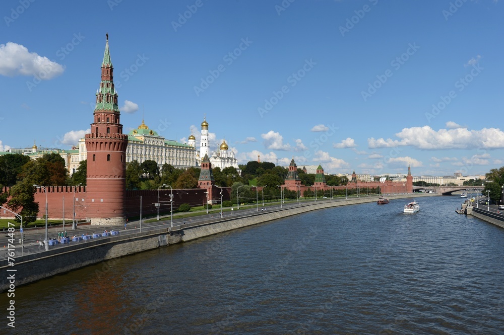 Kind to the Moscow Kremlin and Moskva River.