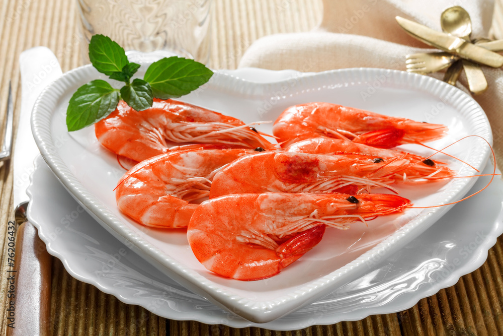 Fresh shrimp on a platter Fresh shrimp on a platter