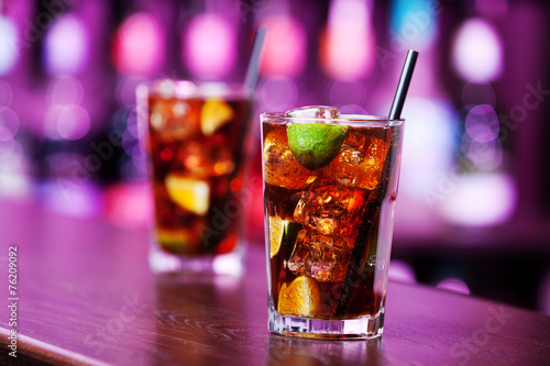 Картината върху платно Cocktails Collection - Cuba Libre