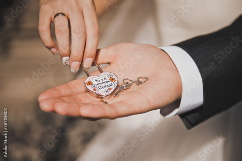 Key and the lock in hands of the newly-married couple 1692.