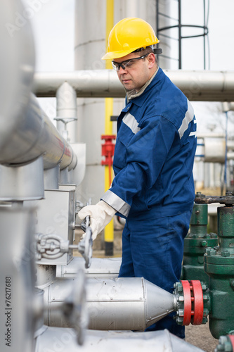 gas production operater photo