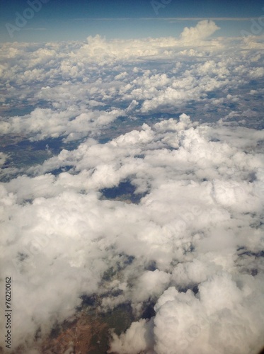 Vista de nubes desde avión photo
