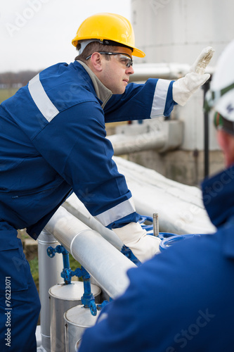 gas production operater photo