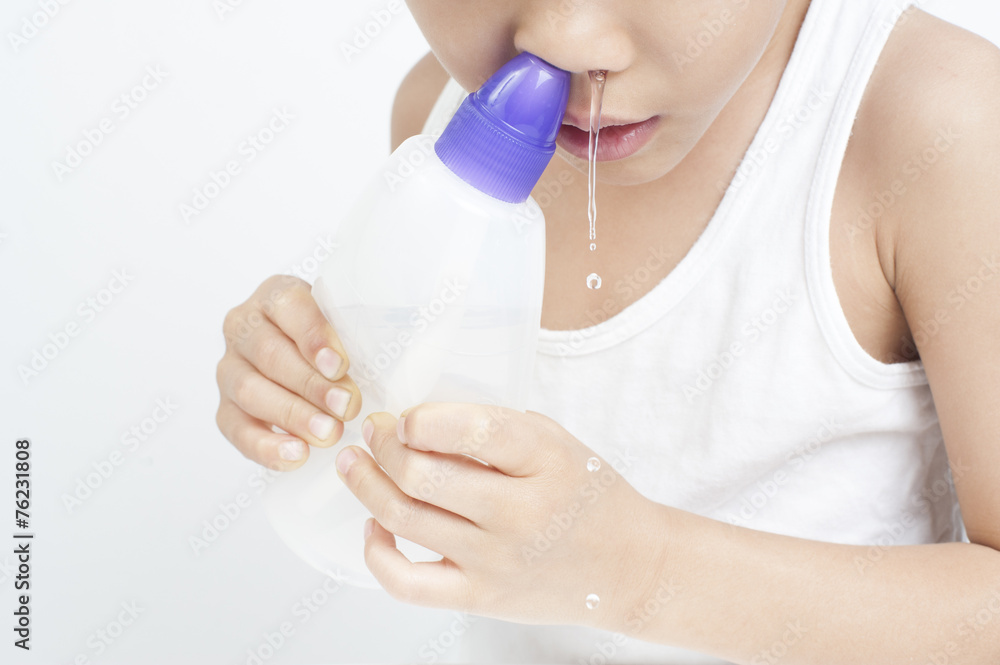 Children nasal clean by saline solution