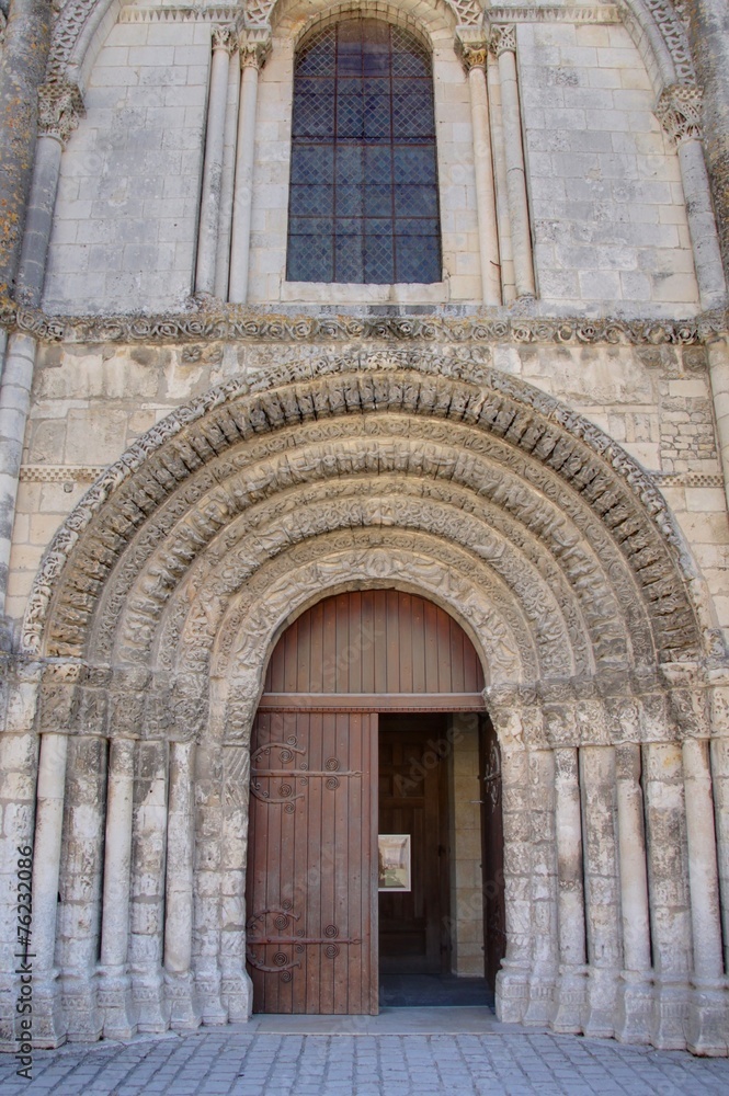 Fototapeta premium eglise de saintes