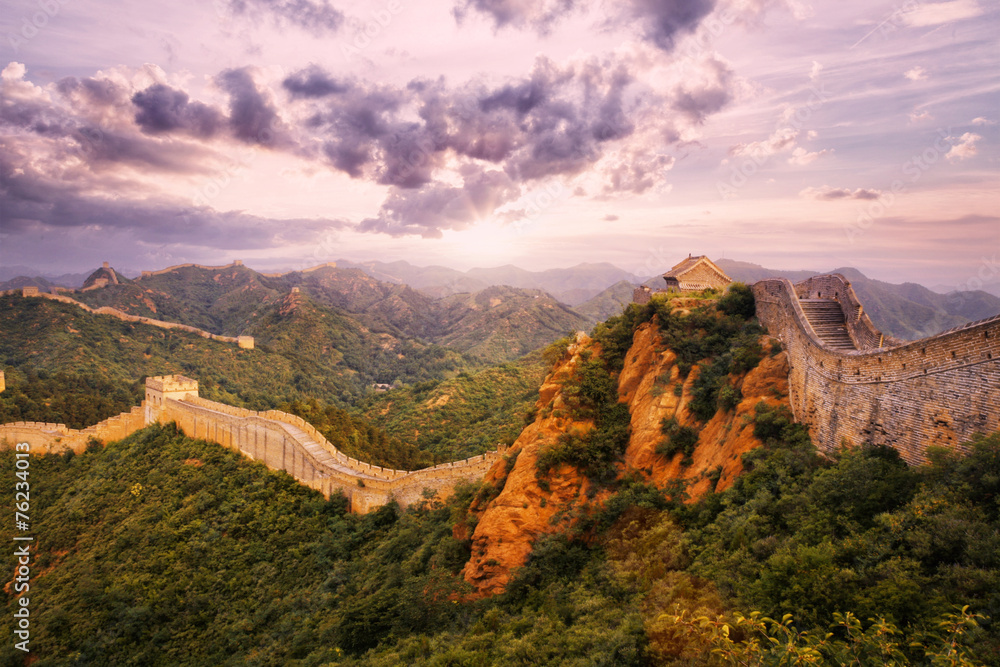 Fototapeta premium skyline and great wall during sunrise