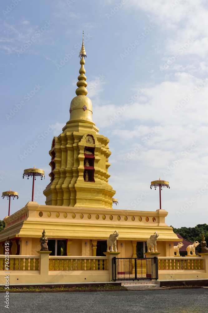 Fototapeta premium yellow buddhism pagoda