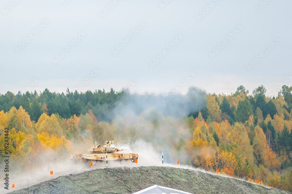Fototapeta premium Tank T-90S shoots on hill