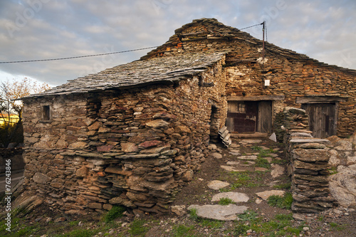 Tableau sur toile Casa típica en Zarzuela de Jadraque