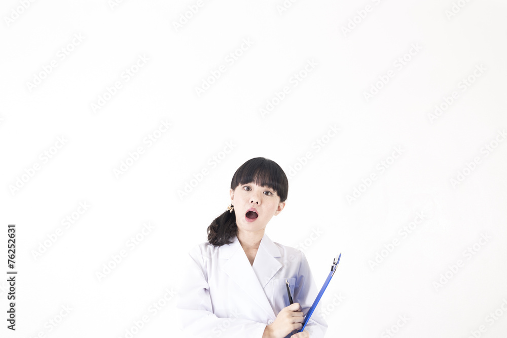 白バック 東洋人の医者 女医