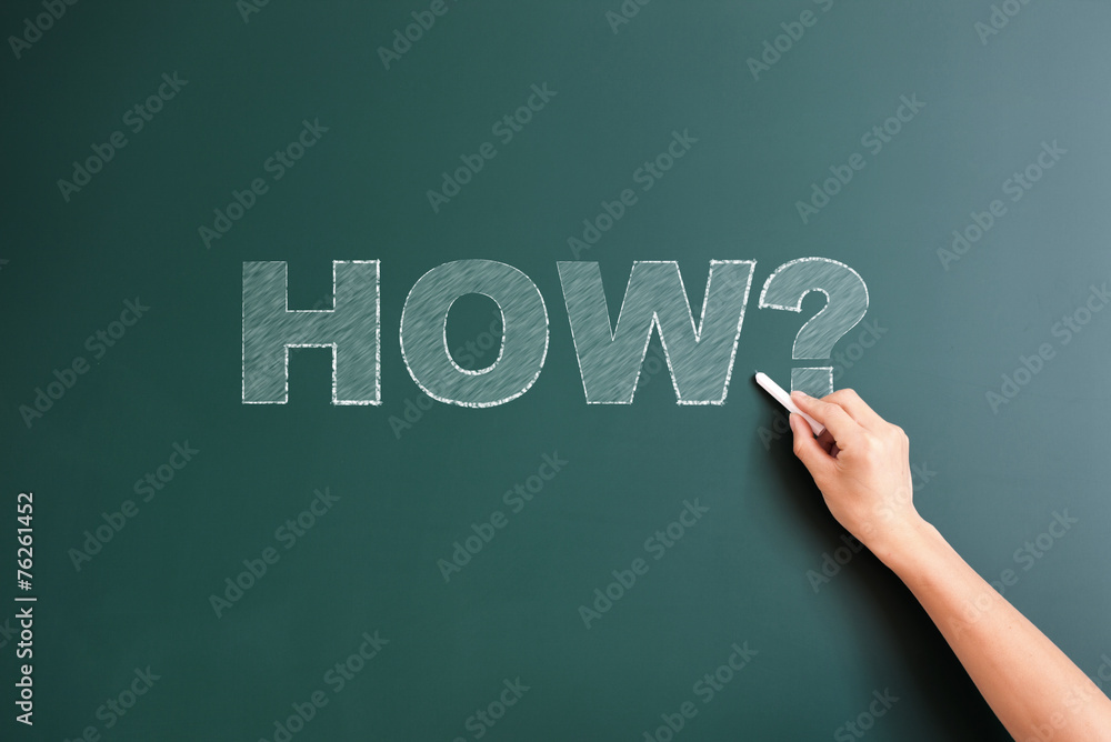 Obraz premium writing question how on blackboard