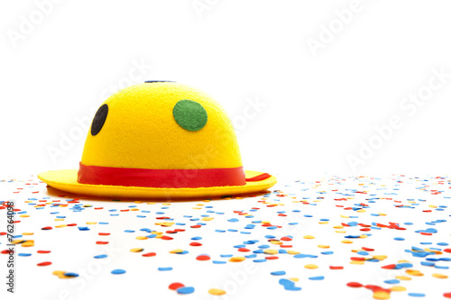 Faschingshütchen mit Konfetti