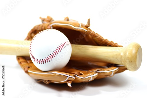 Baseballutensilien isoliert auf weißem Hintergrund photo