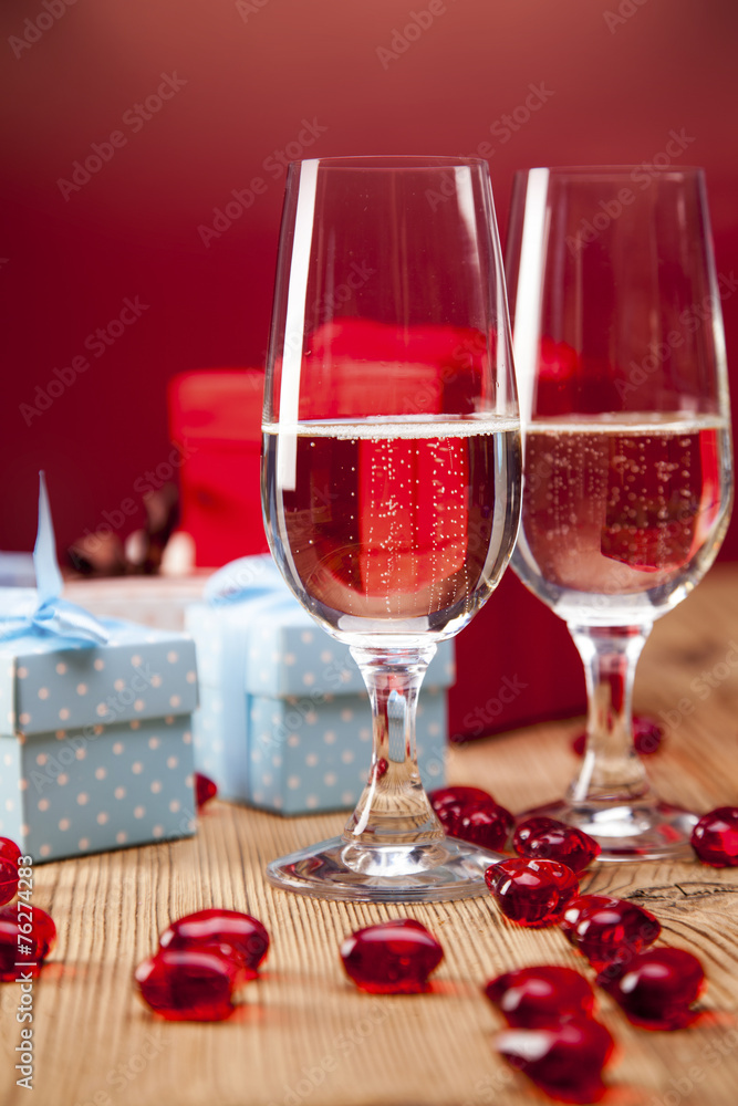 Valentine's Day, the day of lovers! Gifts and passionate red Valentine's Day, the day of lovers! Gifts and passionate red