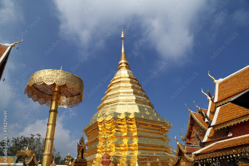 Fototapeta premium Wat Phrathat Doi Suthep temple in Chiang Mai province