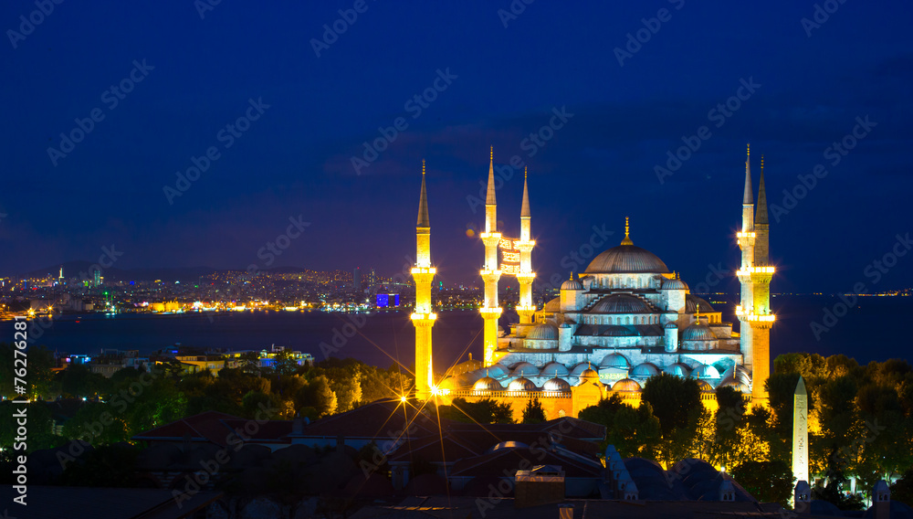 Blue Mosque at sunset in Istanbul, Turkey, Sultanahmet district - obrazy, fototapety, plakaty 