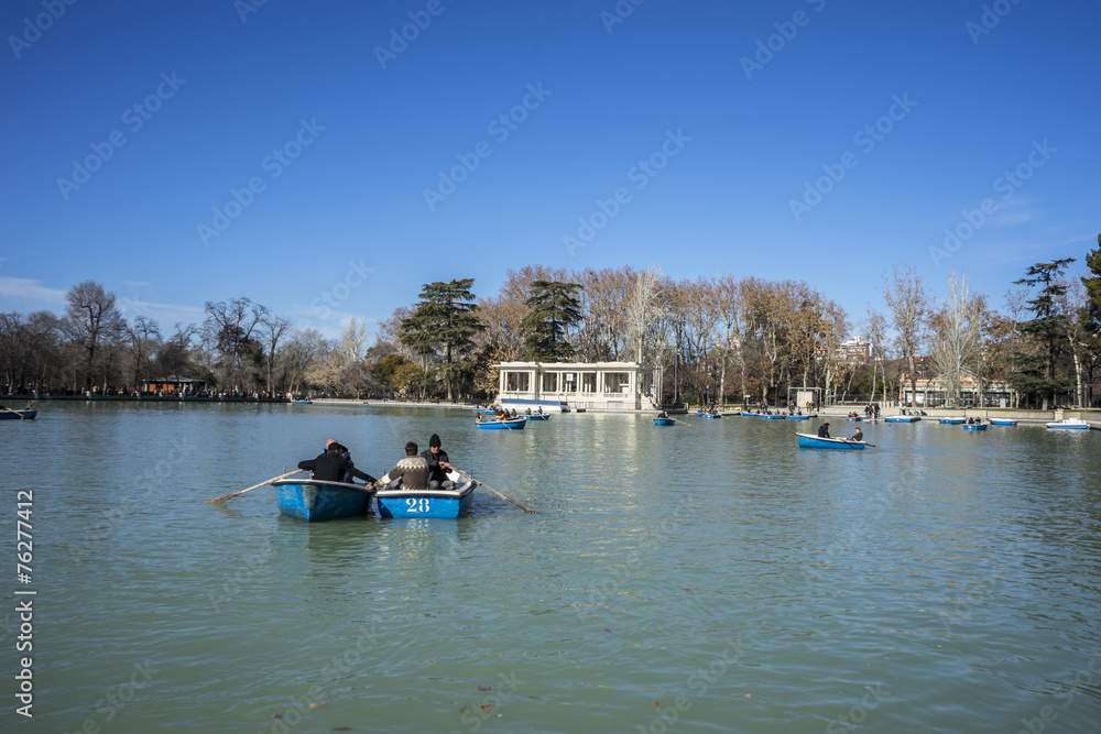 Obraz premium Lake in Retiro park, Madrid Spain