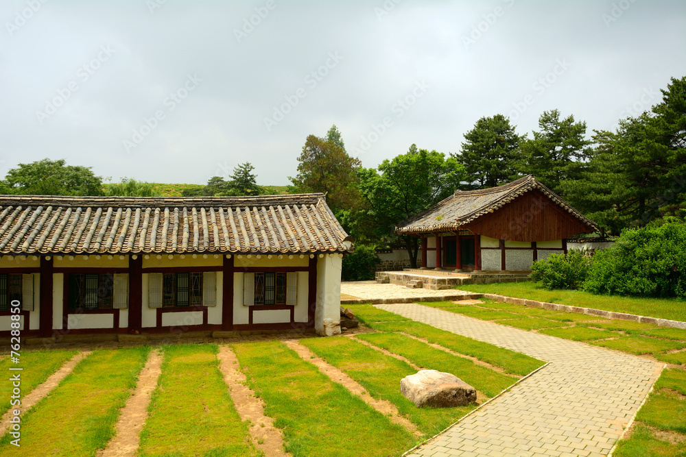 Traditional building, Kaesong, North-Korea Traditional building, Kaesong, North-Korea