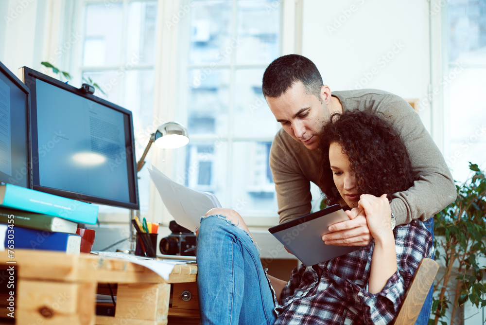 Obraz premium Couple working at home