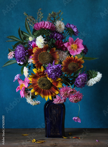 Fototapeta Naklejka Na Ścianę i Meble -  Натюрморт с букетом