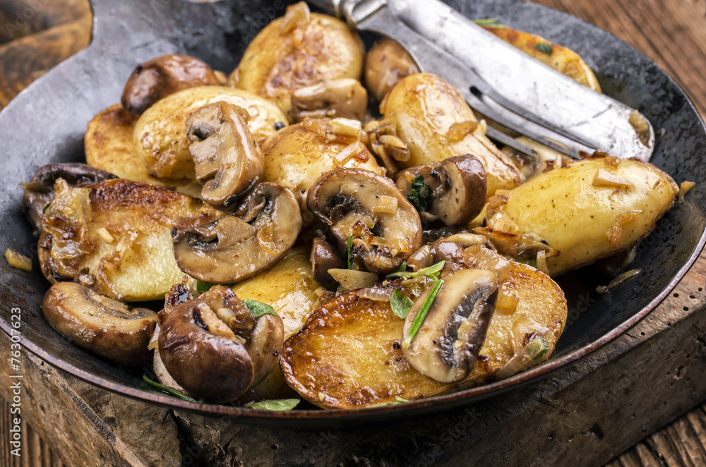 Roasted Potatoes with Mushrooms Roasted Potatoes with Mushrooms