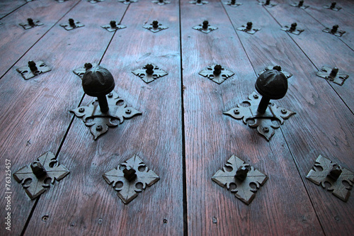 puerta medieval pomos clavos 0660-f15 photo