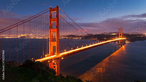 Fototapeta Naklejka Na Ścianę i Meble -  Golden Gate Bridge at Dusk