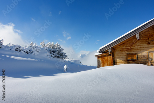 eingeschneite Schihütte im Schigebiet © by paul