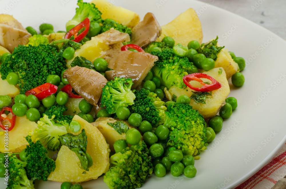 Healthy sping salad with Super Greens Healthy sping salad with Super Greens