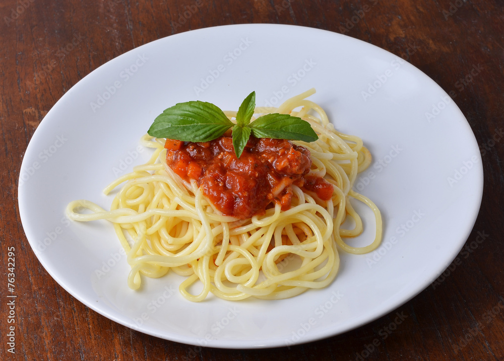 spaghetti pasta with tomato beef sauce