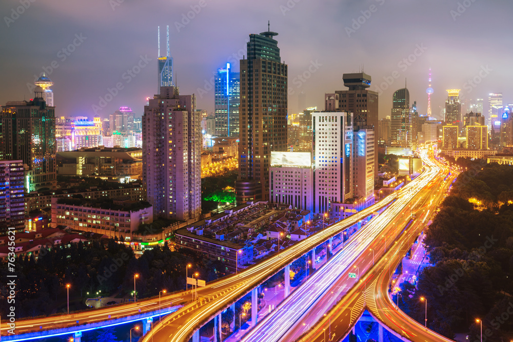Fototapeta premium Wieżowce w nowej dzielnicy bankowej i biznesowej Pudong w Szanghaju