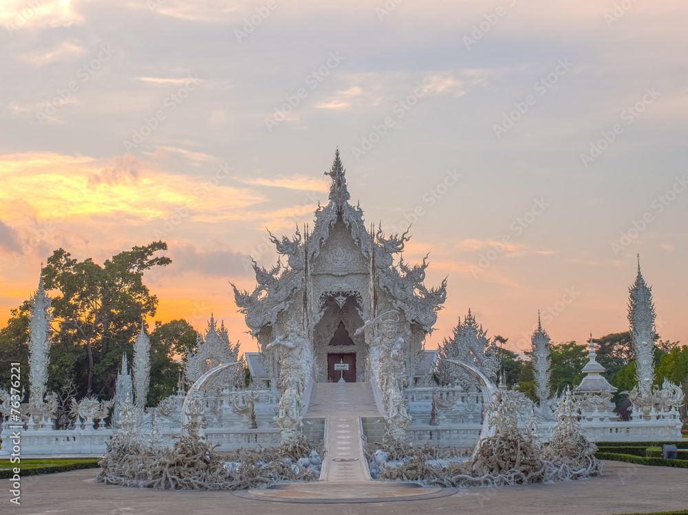 Naklejka premium Delicate Thai art in White temple