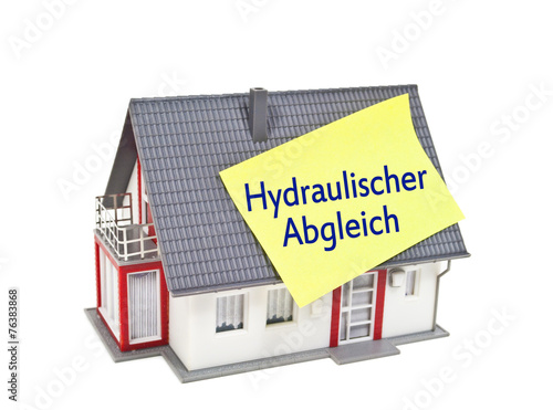 Haus mit Zettel und Hydraulischer Abgleich photo