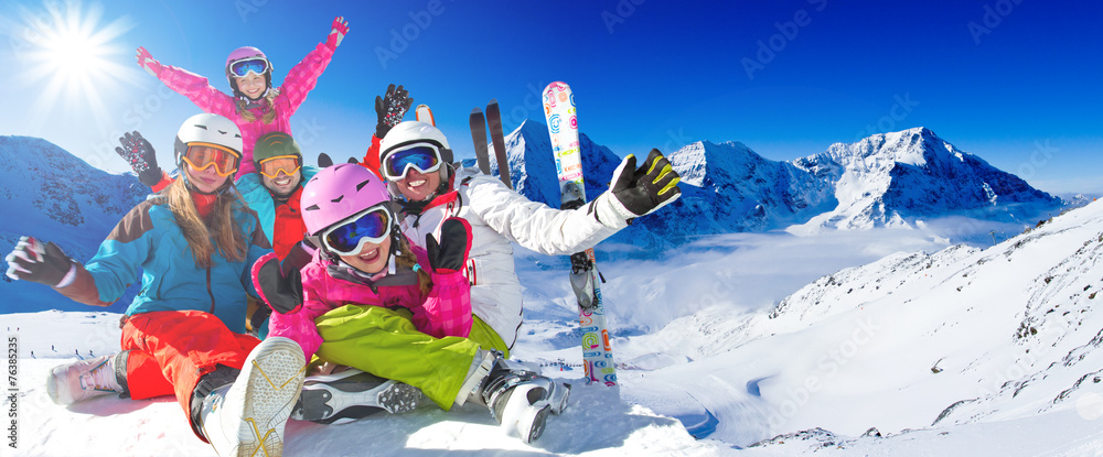 Ski, winter, snow - family enjoying winter vacation - obrazy, fototapety, plakaty 