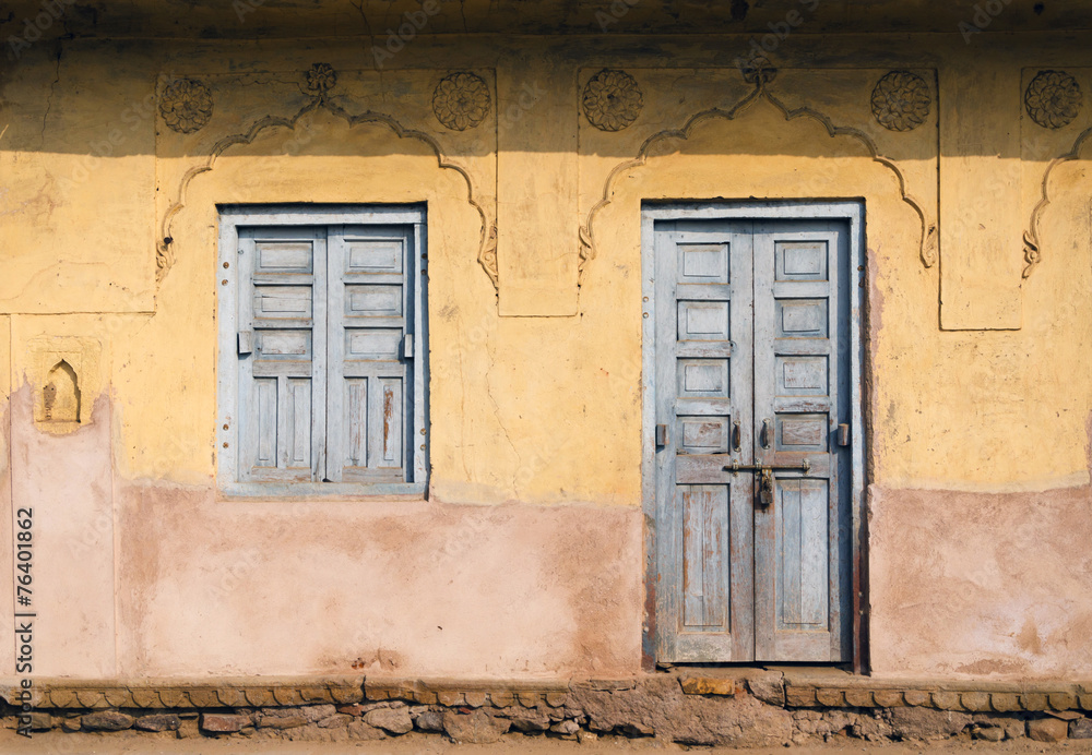 Fototapeta premium Traditional Door and Window at Chand Baori Stepwell in Jaipur