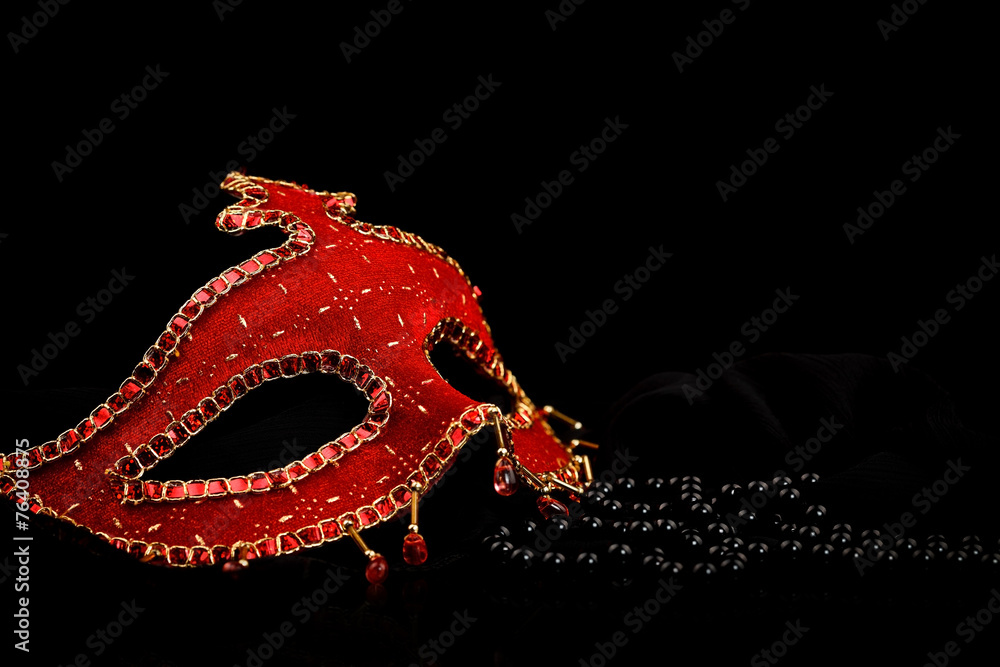 Fototapeta premium Red mask and black pearls