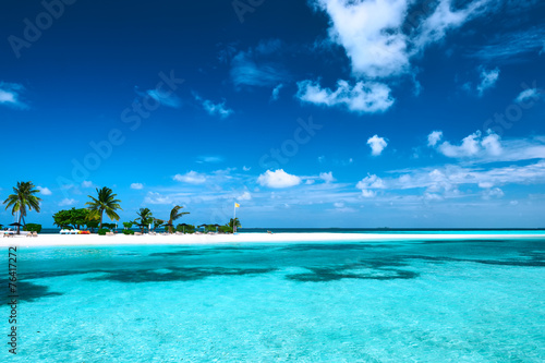 Fototapeta Naklejka Na Ścianę i Meble -  Beautiful beach with sandspit at Maldives