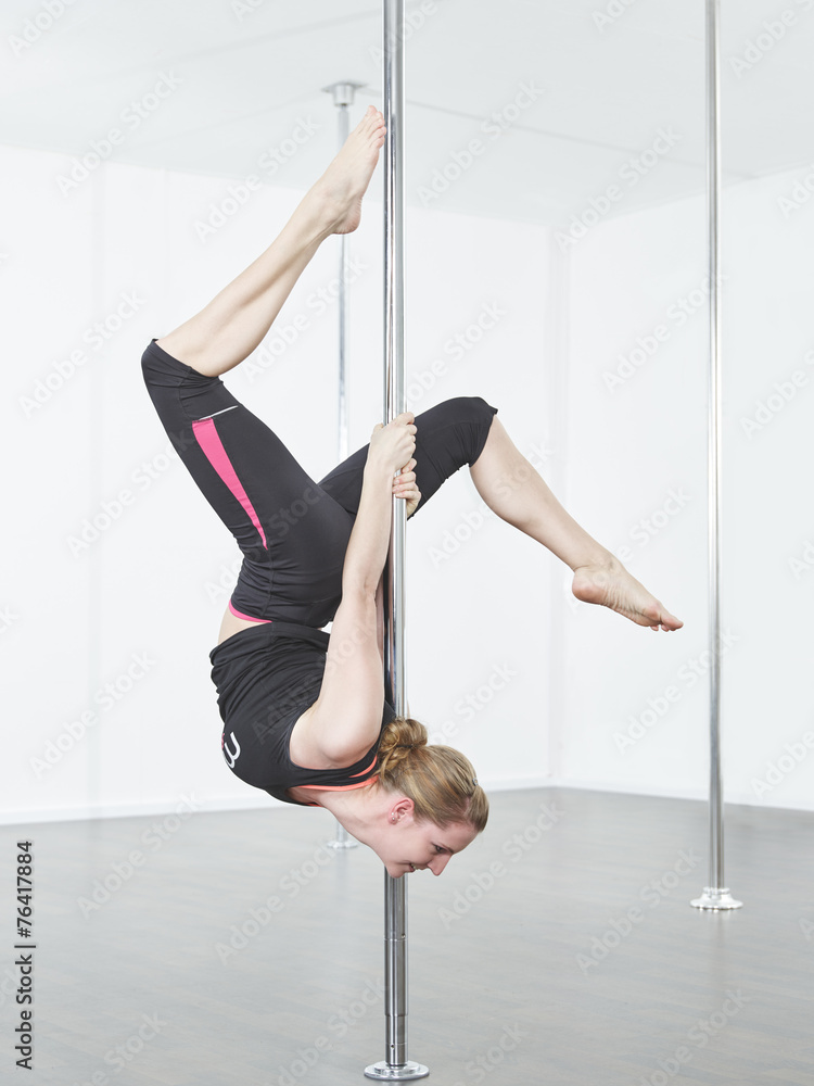 Poledance StockFoto Adobe Stock