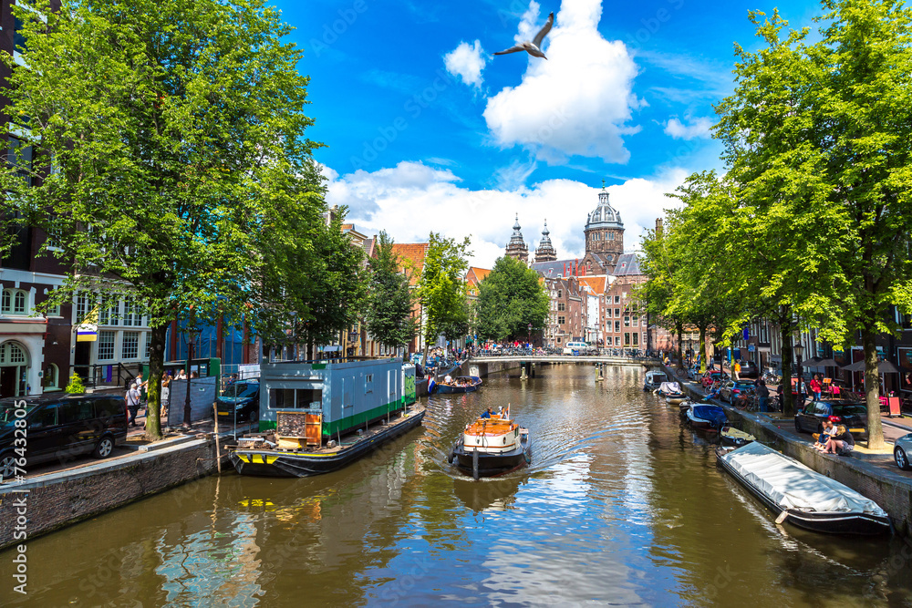 Fototapeta premium Canal and St. Nicolas Church in Amsterdam