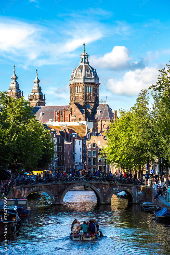 Fototapeta premium Canal and St. Nicolas Church in Amsterdam
