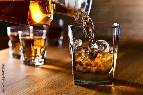 Obraz na płótnie whiskey and natural ice